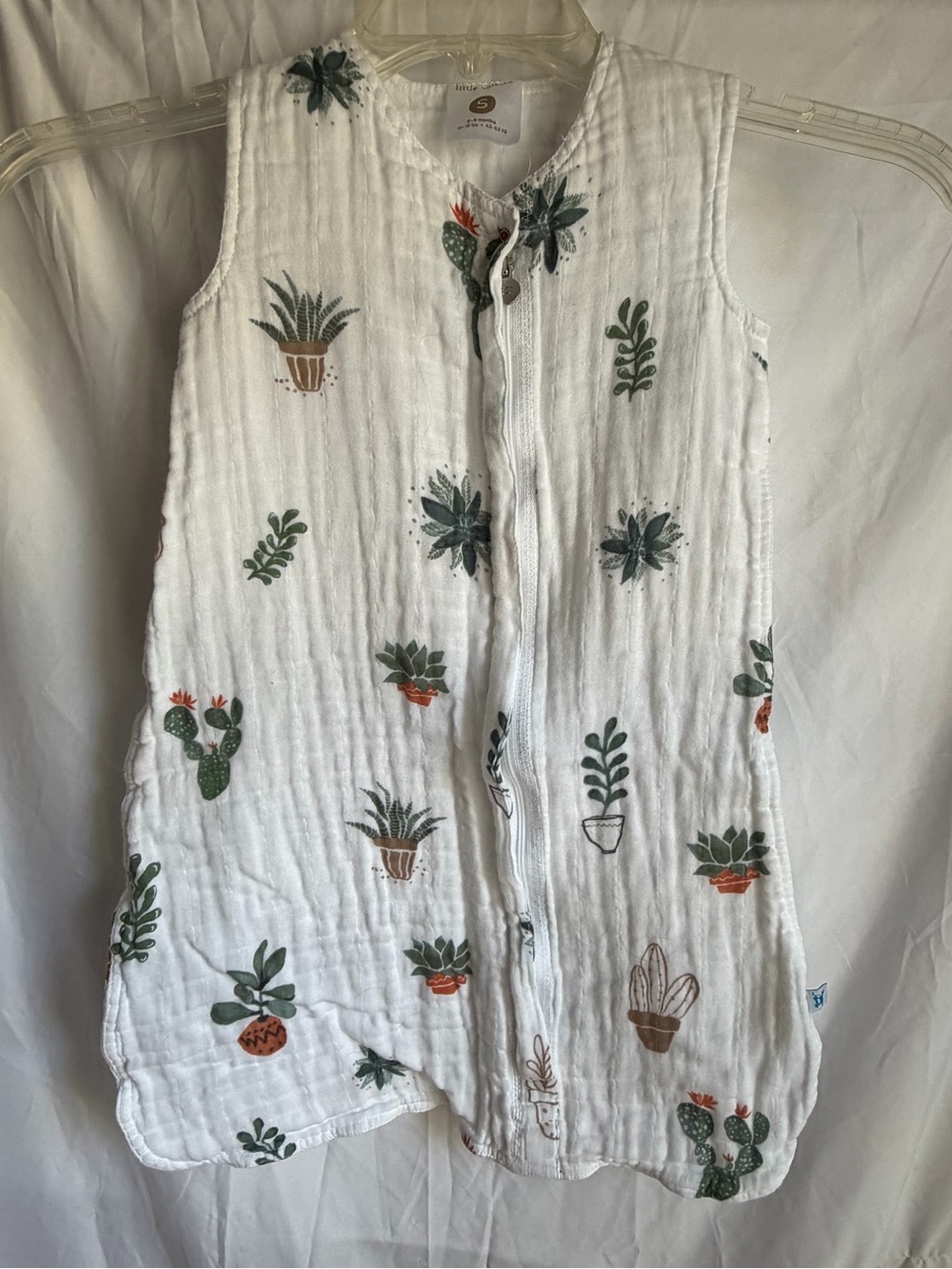 LITTLE UNICORN Cotton Muslin Sleep Bag (Small) 0-6 Months Succulent print EUC
